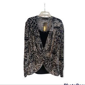 2PC, Black and White Top